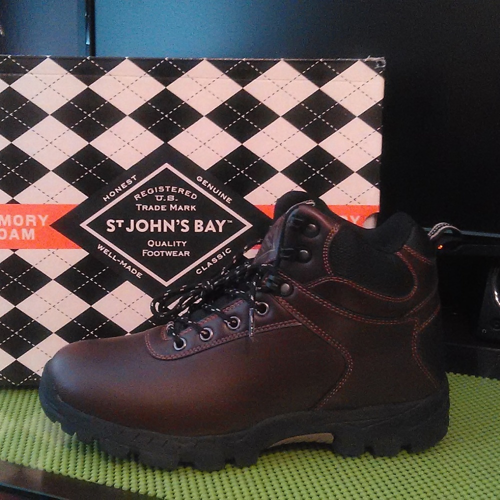 ST. JOHN'S BAY VESTRO BOOT  *NWT*
